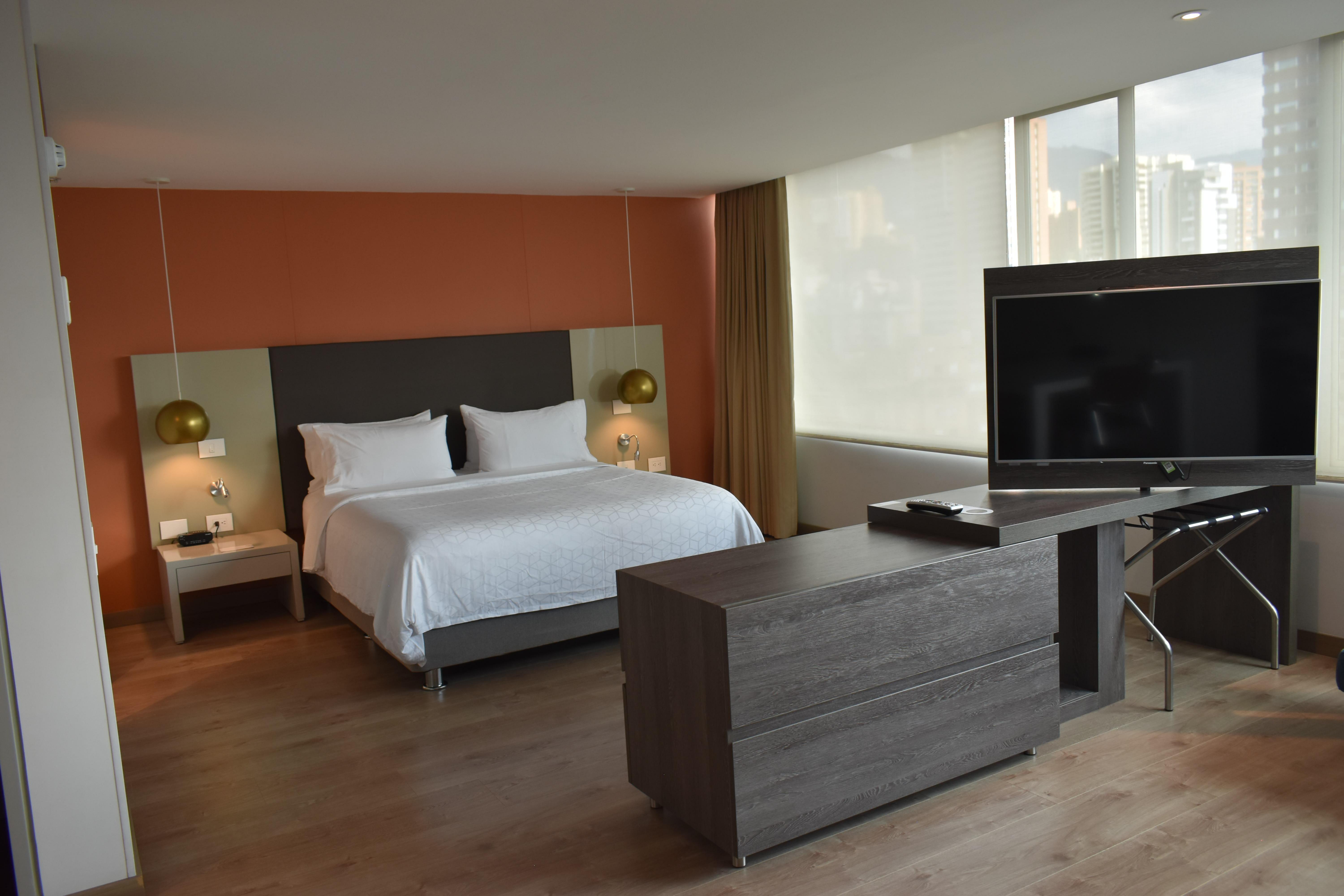 Hotel Holiday Inn Express & Suites Medellin By Ihg Zewnętrze zdjęcie