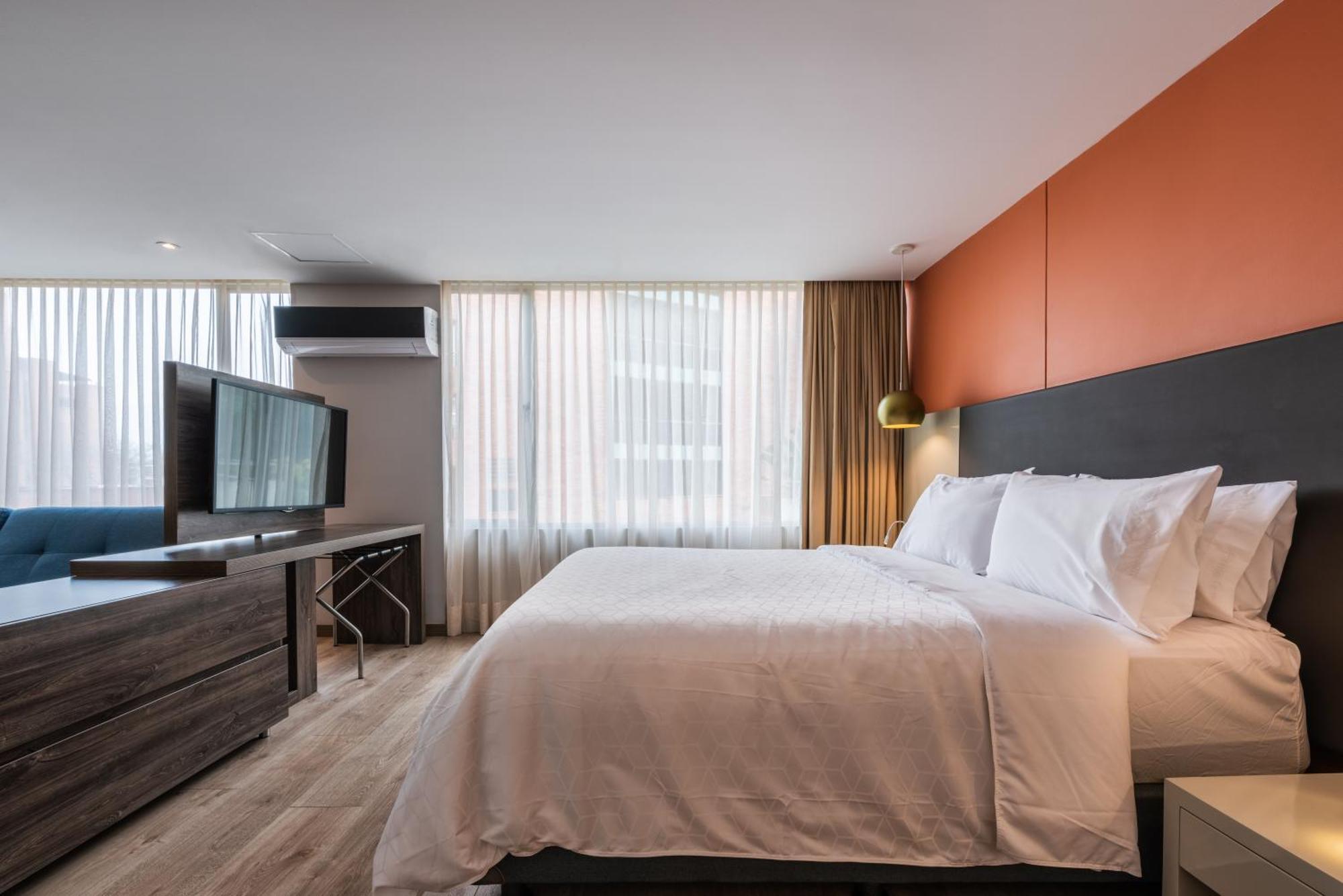 Hotel Holiday Inn Express & Suites Medellin By Ihg Zewnętrze zdjęcie