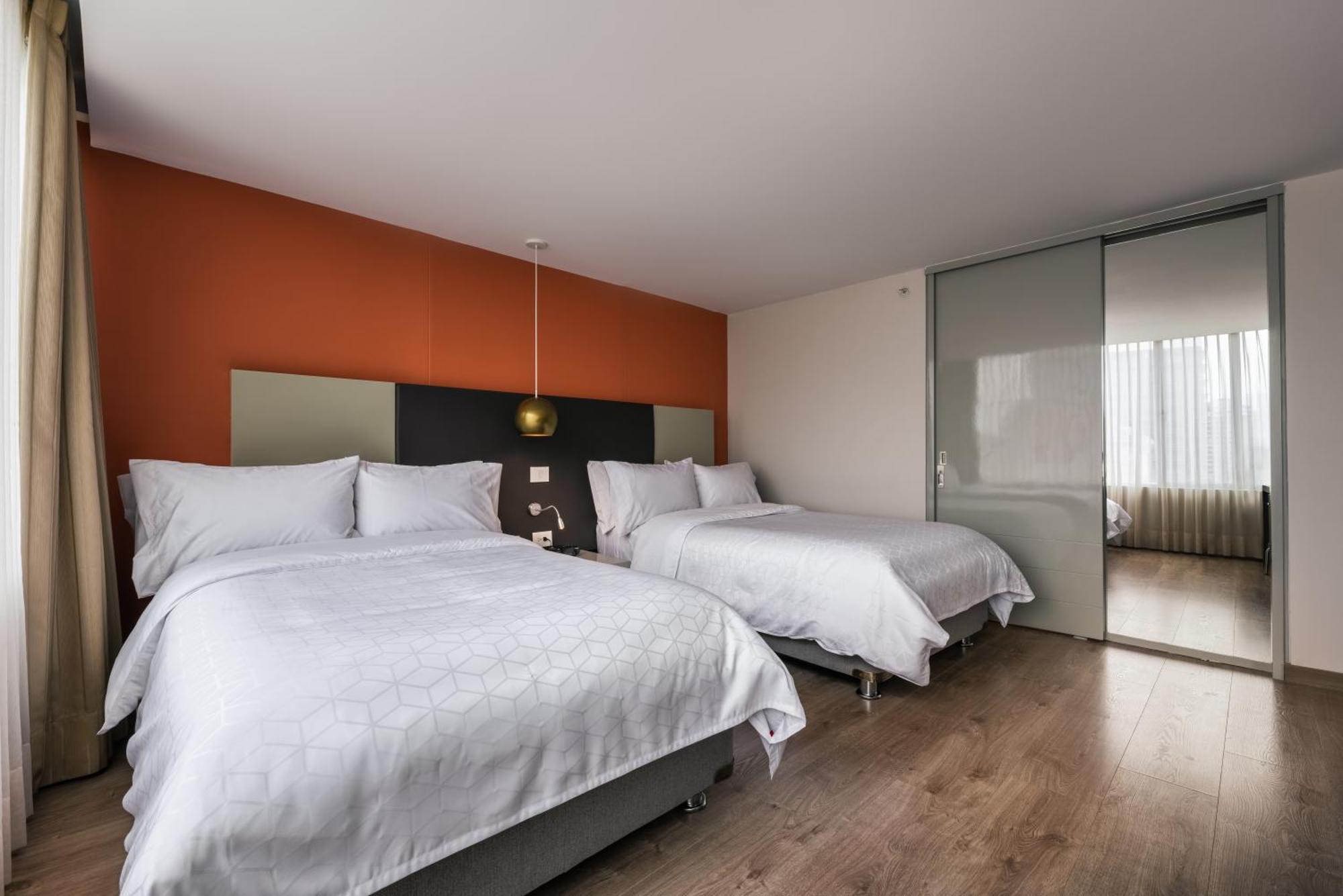 Hotel Holiday Inn Express & Suites Medellin By Ihg Zewnętrze zdjęcie