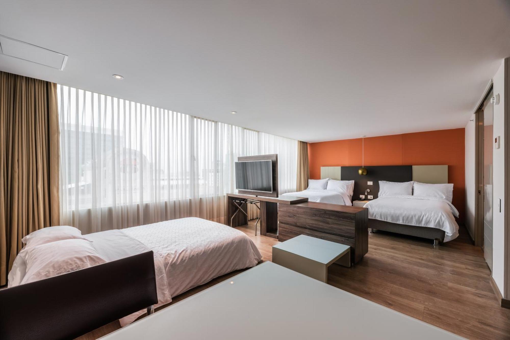 Hotel Holiday Inn Express & Suites Medellin By Ihg Zewnętrze zdjęcie