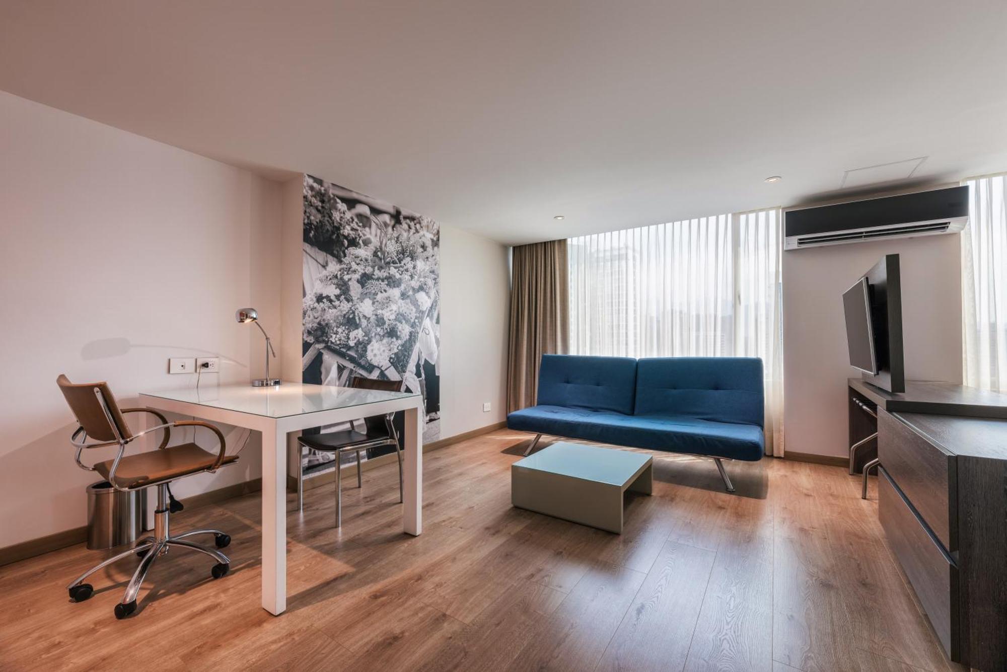 Hotel Holiday Inn Express & Suites Medellin By Ihg Zewnętrze zdjęcie