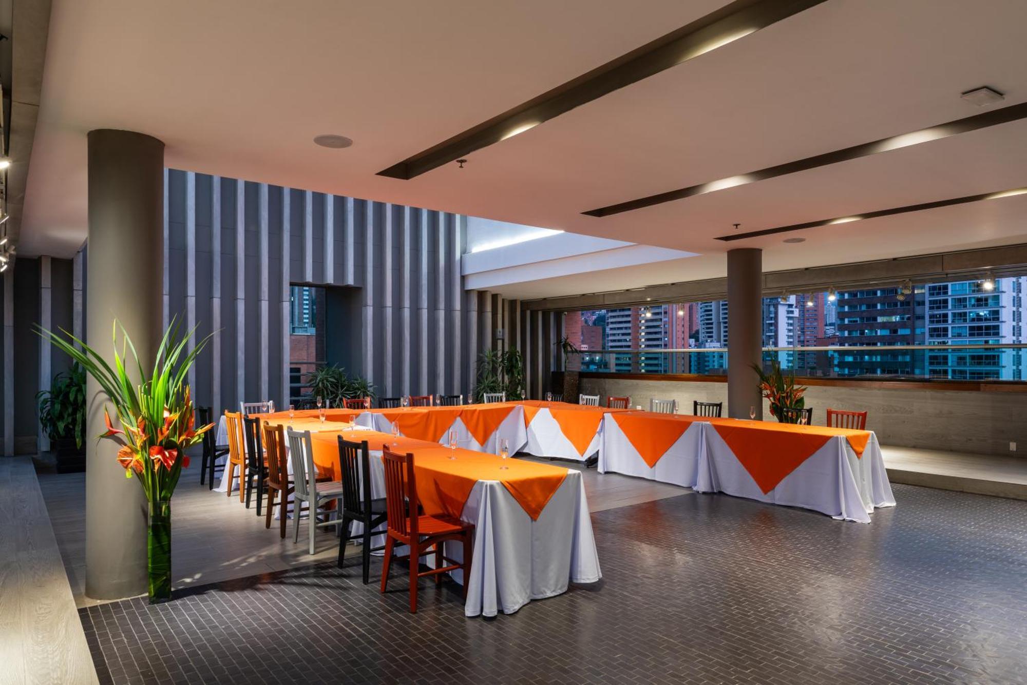Hotel Holiday Inn Express & Suites Medellin By Ihg Zewnętrze zdjęcie