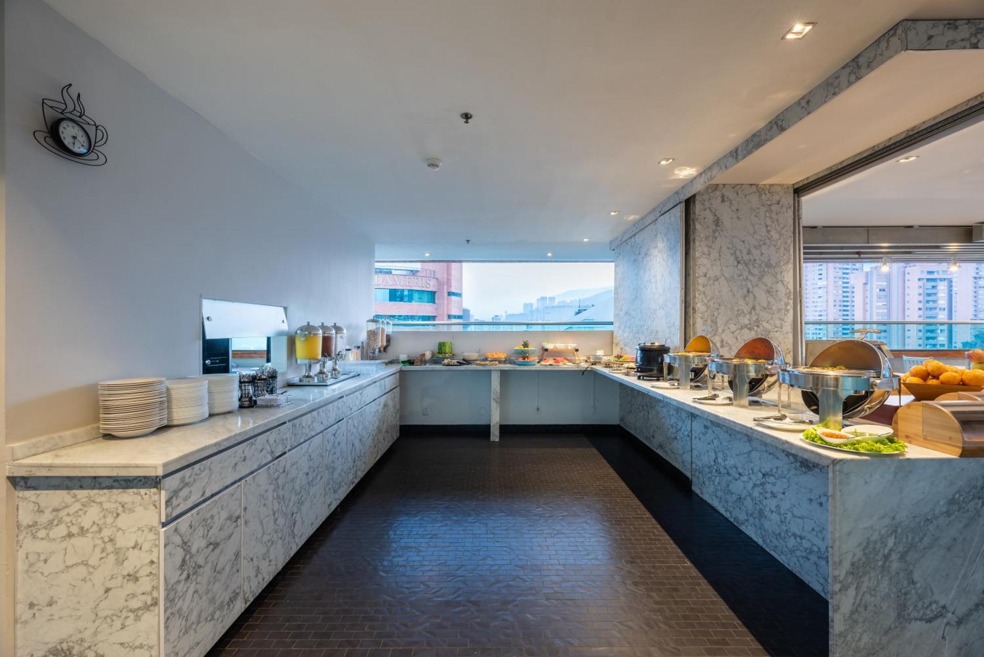 Hotel Holiday Inn Express & Suites Medellin By Ihg Zewnętrze zdjęcie
