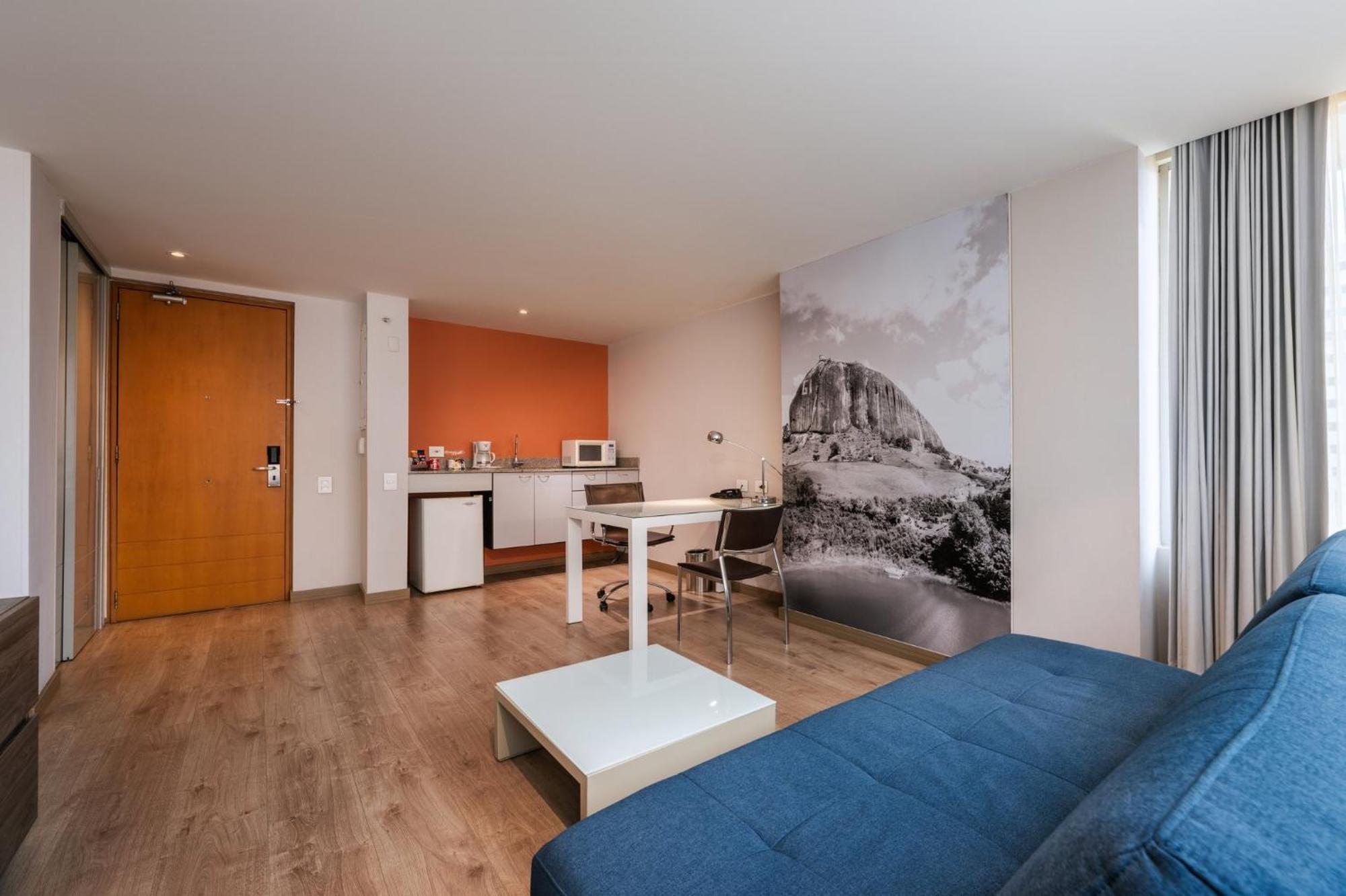 Hotel Holiday Inn Express & Suites Medellin By Ihg Zewnętrze zdjęcie