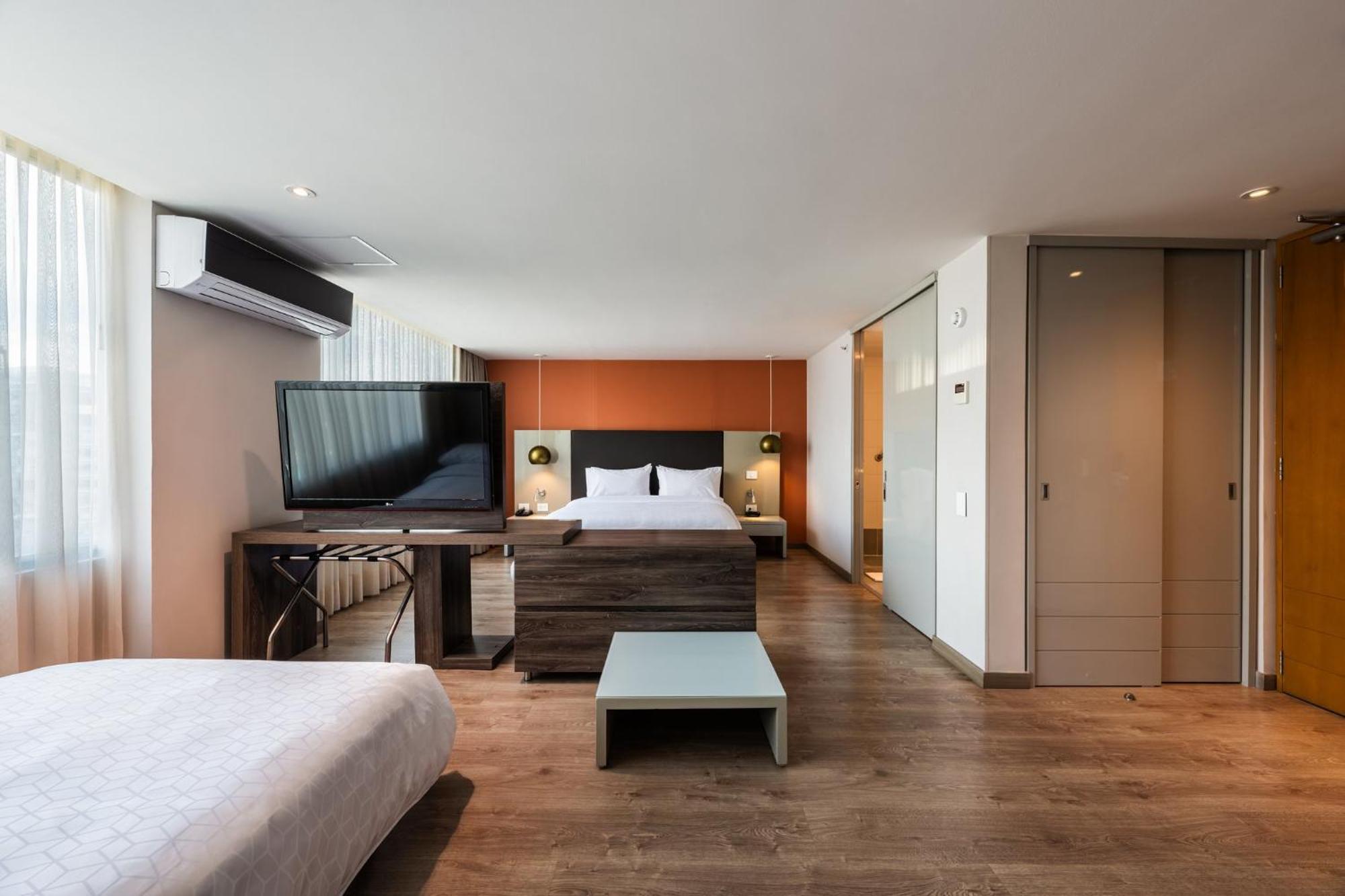 Hotel Holiday Inn Express & Suites Medellin By Ihg Zewnętrze zdjęcie